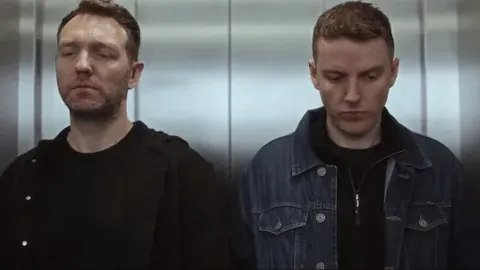 “徐梦桃自由式滑雪空中技巧夺金，中国男队包揽亚冬会前三名！”